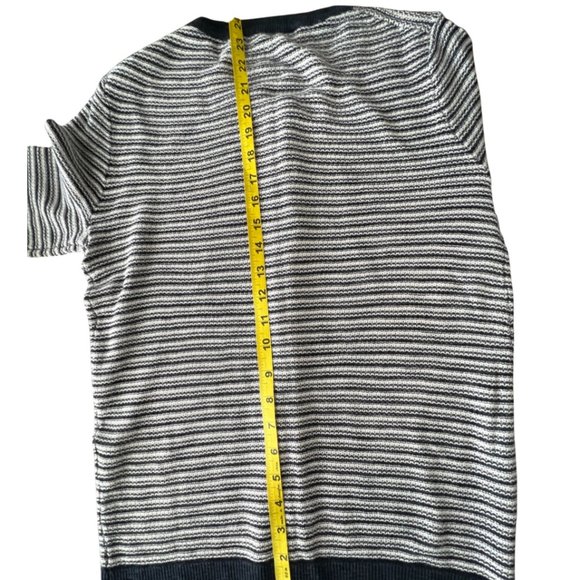 🌸4/$20🌸 Striped Lightweight Button Cardigan - Picture 8 of 10